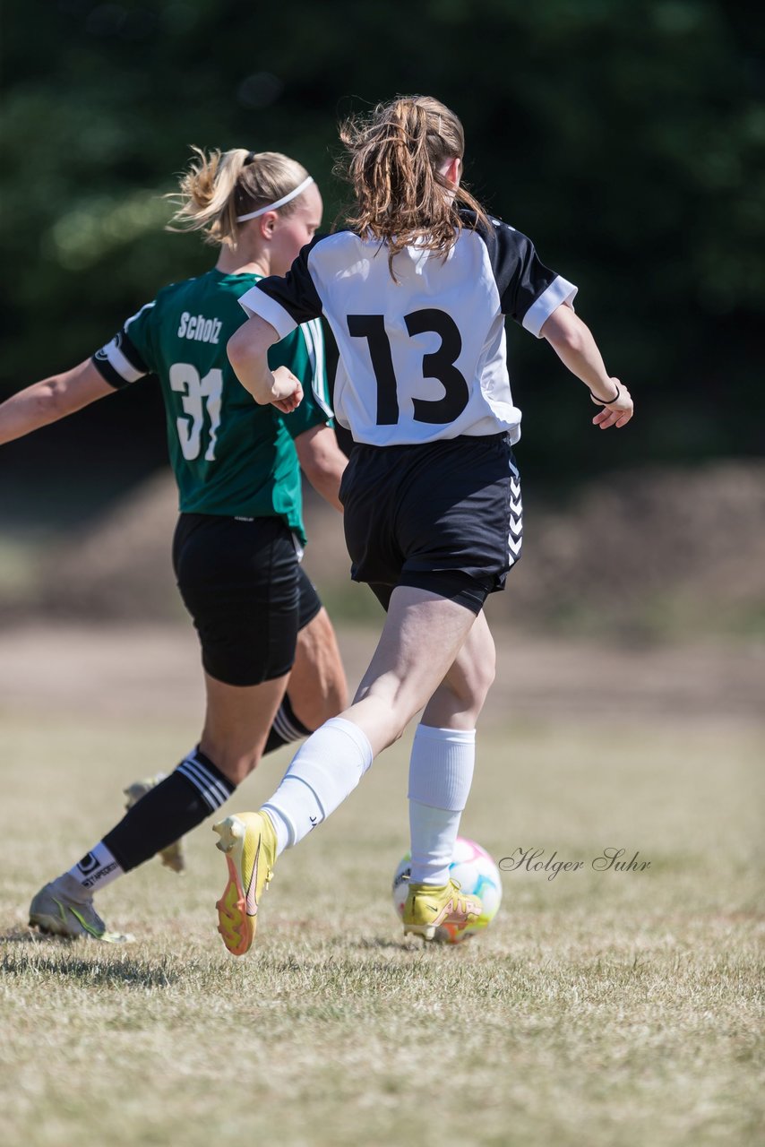 Bild 141 - wBJ TuRa Meldorf/Buesum - JFV Luebeck : Ergebnis: 1:0